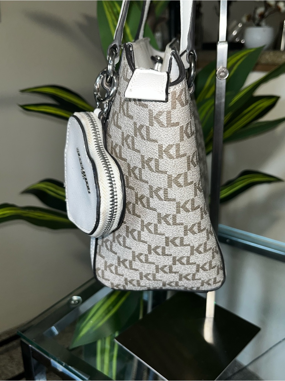 Karl Lagerfeld Beige and White Monogram Tote with Heart Coin purse - Picture 9 of 12